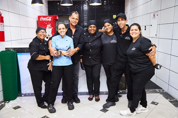 Salgados fritos na hora com ingredientes premium do Buffet Chef Karine Leis