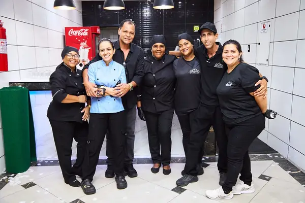 Salgados fritos na hora com ingredientes premium do Buffet Chef Carine Leis