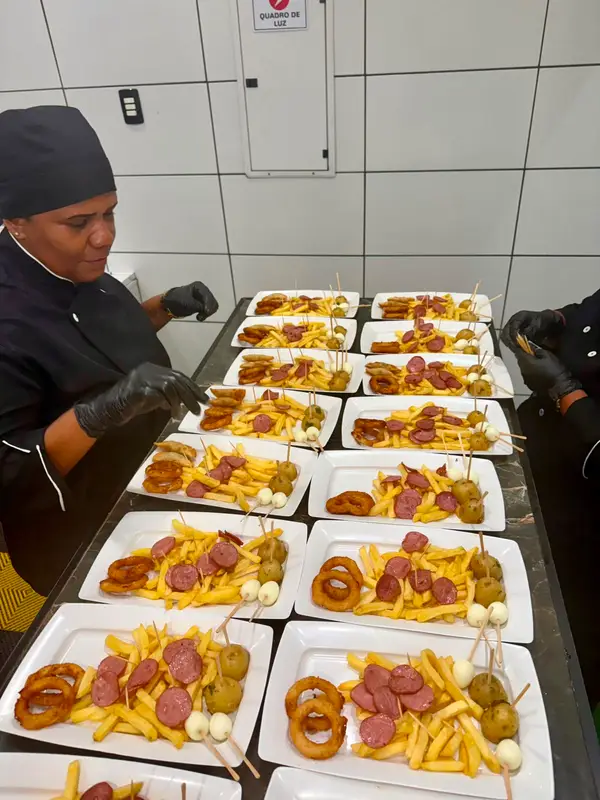 Estação de massas gourmet preparada ao vivo para eventos especiais