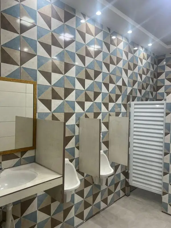 Espaço externo do Espaço Big House na Penha, Rio de Janeiro, com piscina e área de lazer