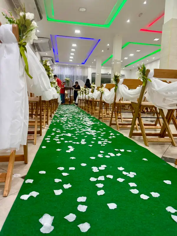 Casamento elegante no Espaço Big House na Penha, Rio de Janeiro, com salão decorado