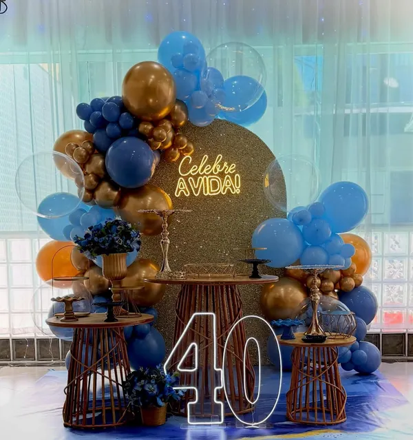 Aniversário adulto elegante no Espaço Big House com salão climatizado decorado